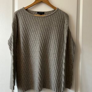 Ann Taylor L/S sweater in a textured gray. 60/20/20, nylon, alpaca, wool.